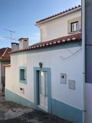 Typical Small House Near Lisbon โอเอรัช ภายนอก รูปภาพ